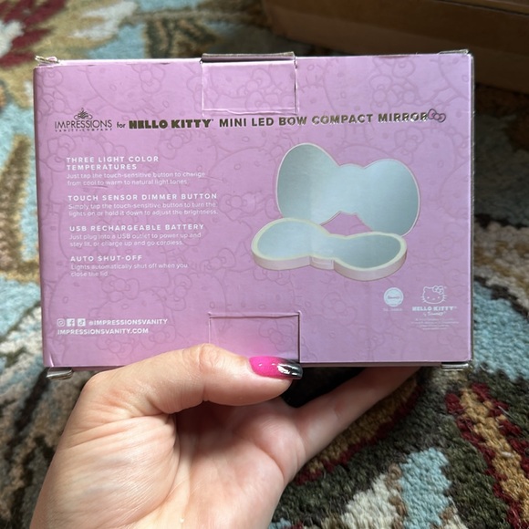 SMALL Impressions VanityHello Kitty Mini LED Bow Compact Mirror - Picture 2 of 2